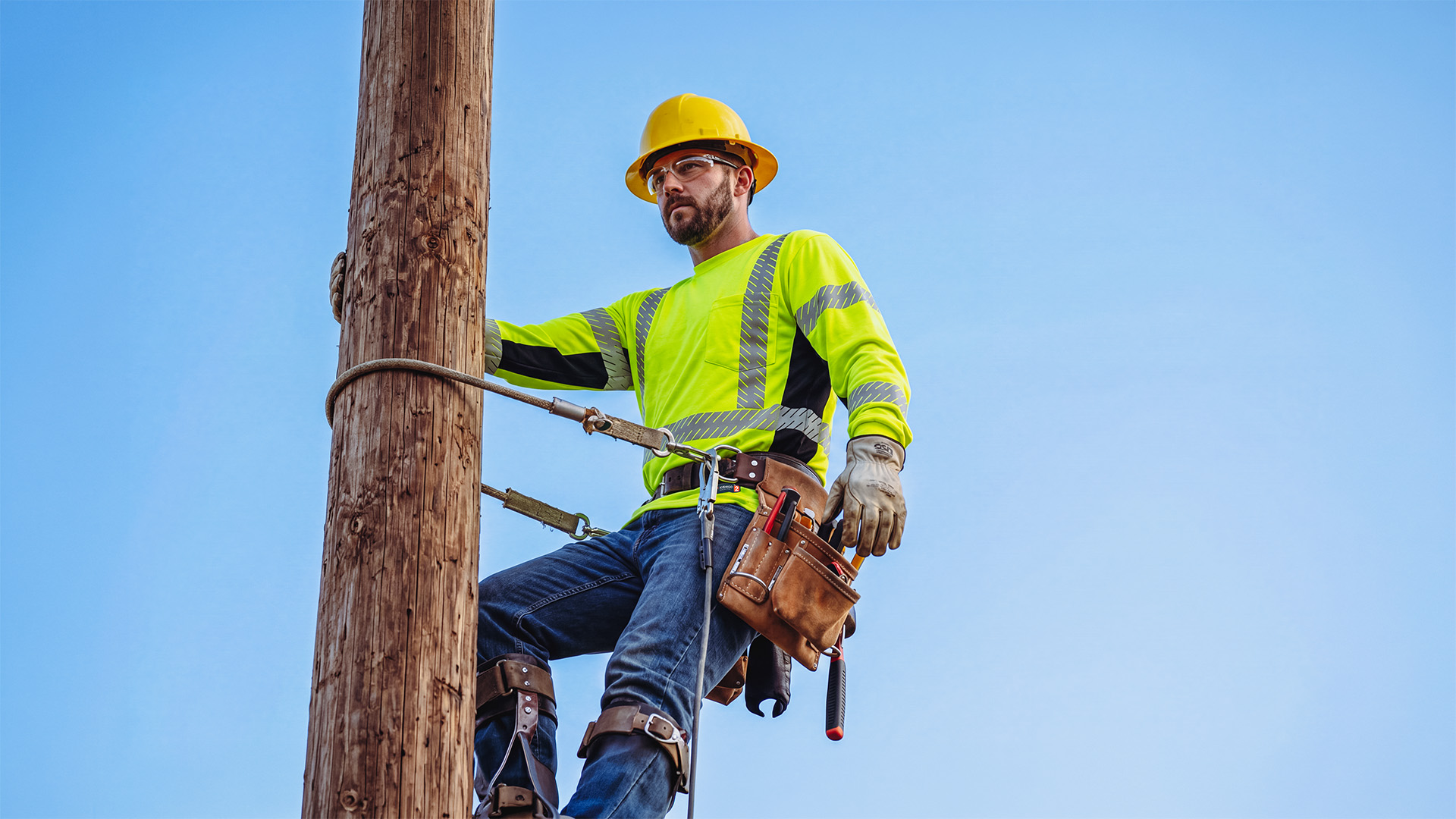 The Challenges of ANSI-Compliant FR Materials: Balancing Flame Resistance & Visibility